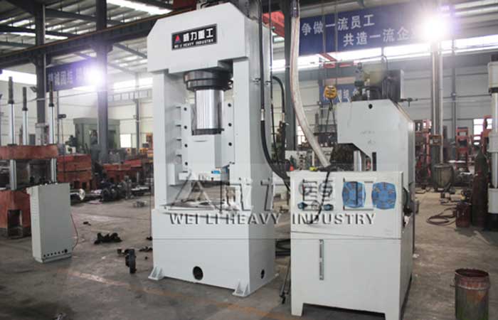 100噸龍門(mén)(框式)液壓機(jī)