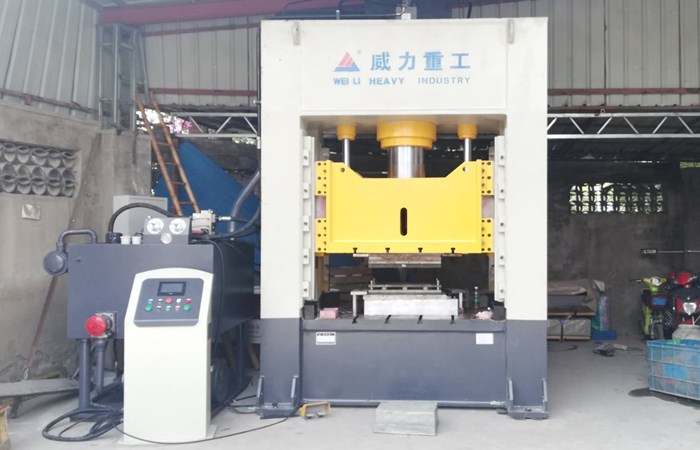 汽車(chē)萬(wàn)向節(jié)軸承座液壓機(jī),500噸熱壓成型框架式液壓機(jī)