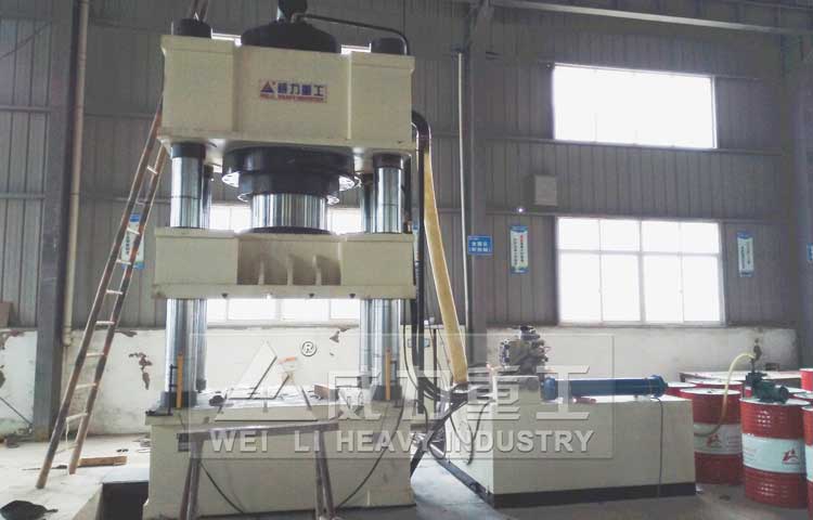 玻璃鋼汽車(chē)保險(xiǎn)杠液壓機(jī)