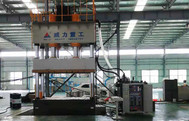 汽車(chē)導(dǎo)流罩成型液壓機(jī)